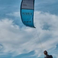 Airush One -Aqua Glide Shop Clinton One Longpost pbp8h14185mjjttv6gp2ehy358kdhwjv4duo0imueo 600x600 1